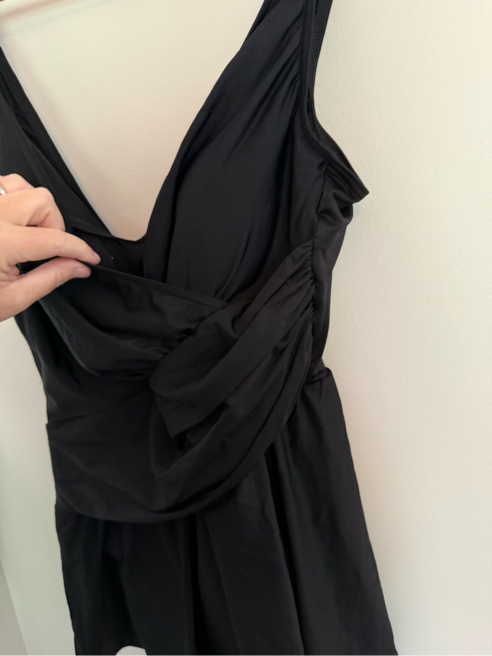 MiracleSuit Aurora Classic Black V-Neck Swimdress size 16 - Picture 5 of 15